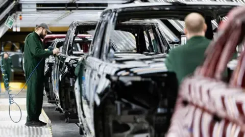 Jaguar Land Rover Vendor Network Staff Allegedly Instructed to Apply for Universal Credit, Labor Group Claims