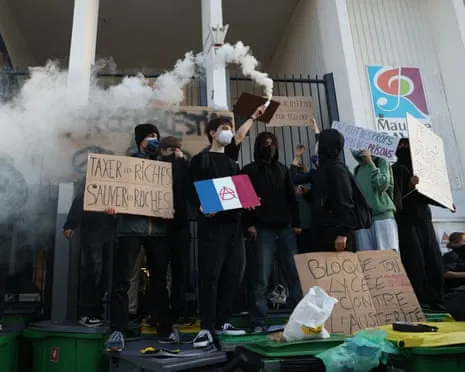 New French Prime Minister Under Intense Scrutiny as Nationwide Protests Disrupt Schools and Transport